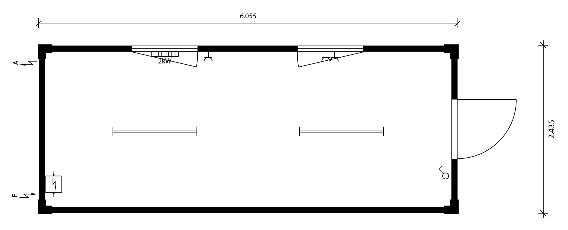 Grundriss des Büro- und Aufenthaltscontainers RAU-001 mit zwei Fenstern, Tür, Leuchten und Konvektor.
