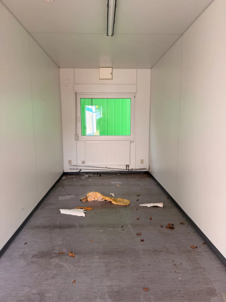 Wohncontainer im Ankaufszustand vor der Aufbereitung