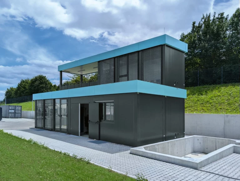 PLUS-Line-Anlage mit Attika und Dachterrasse