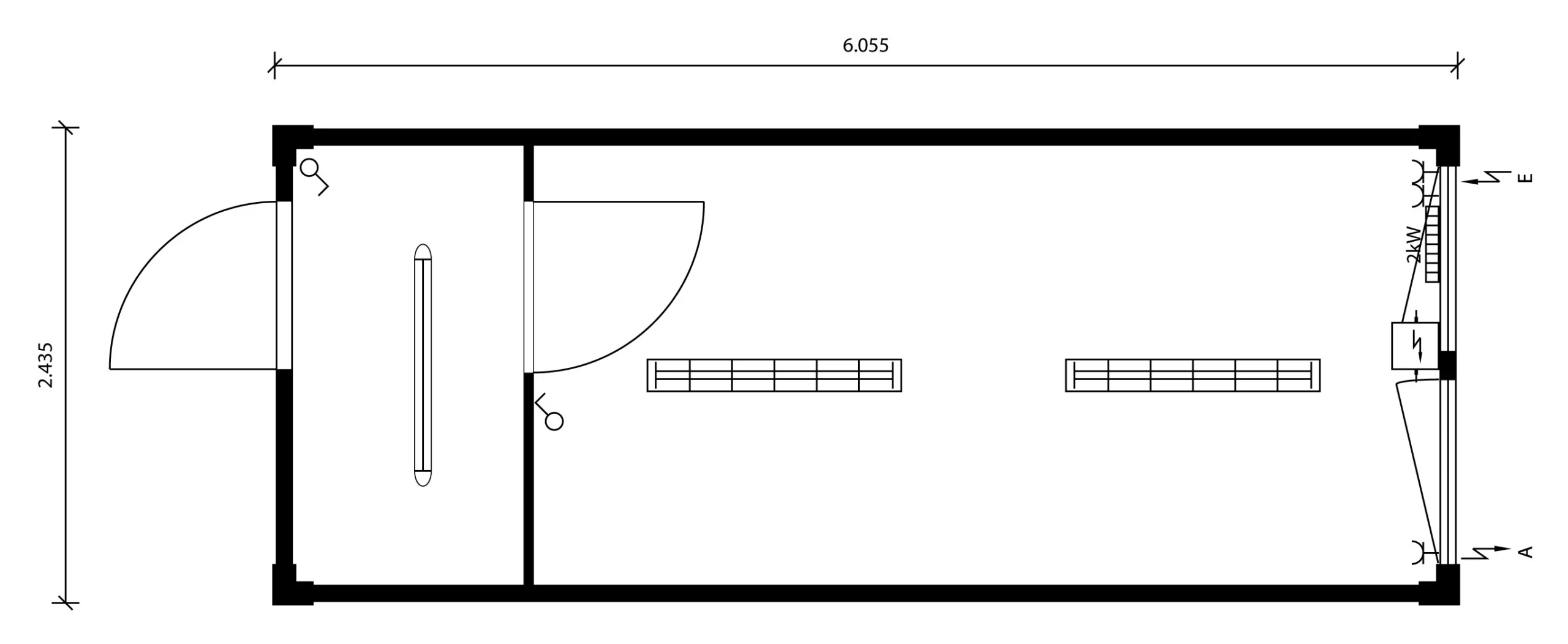 Grundriss des Bürocontainers RAU-020 mit Vorflur, Büroraum, zwei Fenstern und Leuchten.